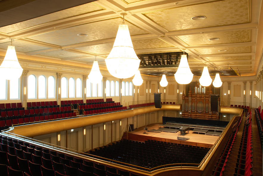 Grote zaal Philharmonie te Haarlem